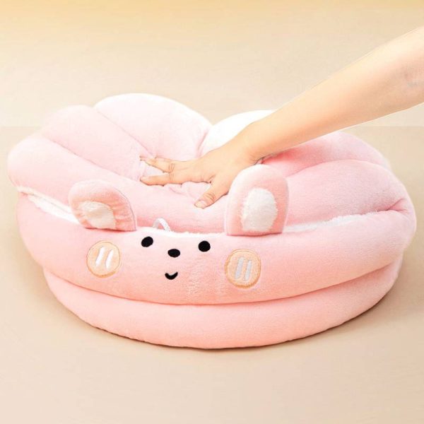 Cute, spacious and warm semi-enclosed pet bed for cats and dogs