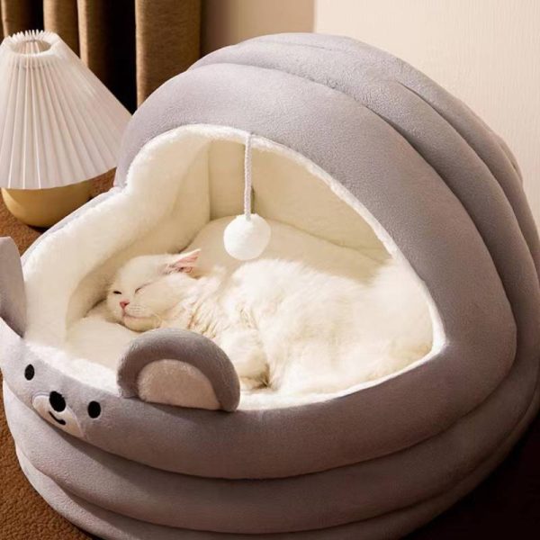 Cute, spacious and warm semi-enclosed pet bed for cats and dogs