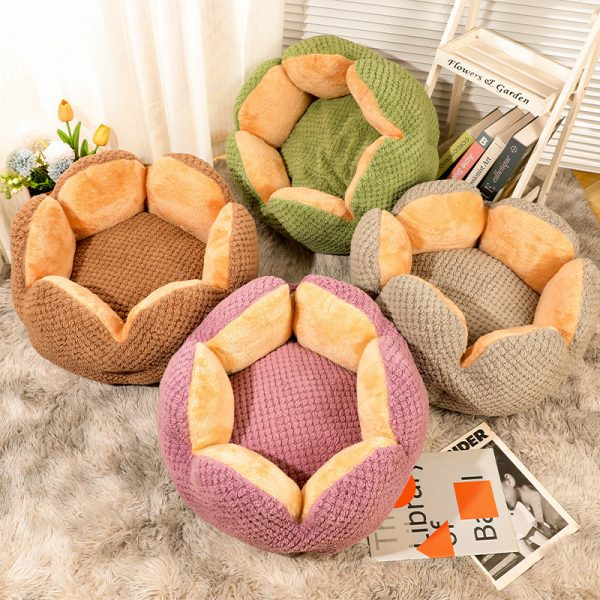 Round flower design soft and comfortable pet bed for cats and dogs