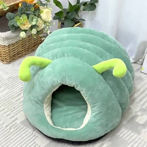 Cute caterpillar-shaped windproof and warm cat house