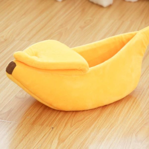 Cute banana shape winter semi-enclosed warm cat bed