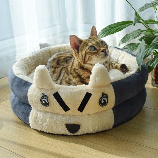 Star-rated comfortable plush cat bed with cute face shape