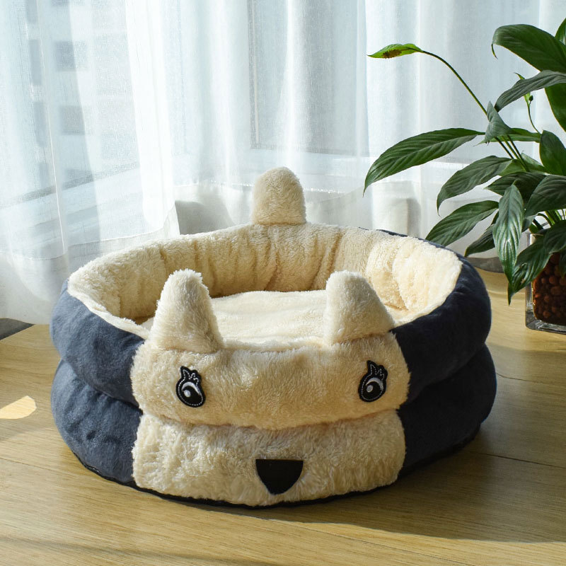 Star-rated comfortable plush cat bed with cute face shape