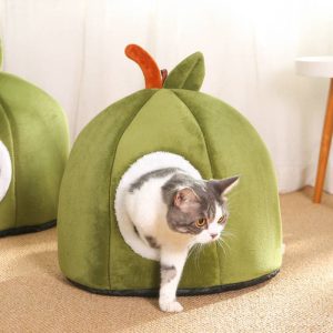 Winter warm and cloud-like soft closed cat house with small opening