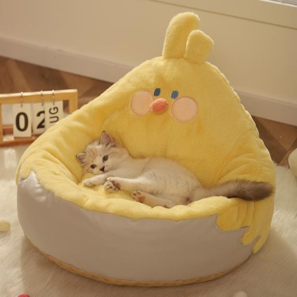 Semi-surrounding chicken cuddling nest, safe cat bed for kittens