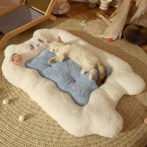 Cute soft cloud experience pet sleeping mat for cats and dogs