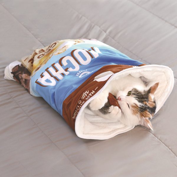 Play, sleep and lie down, funny wrinkled paper cat sack